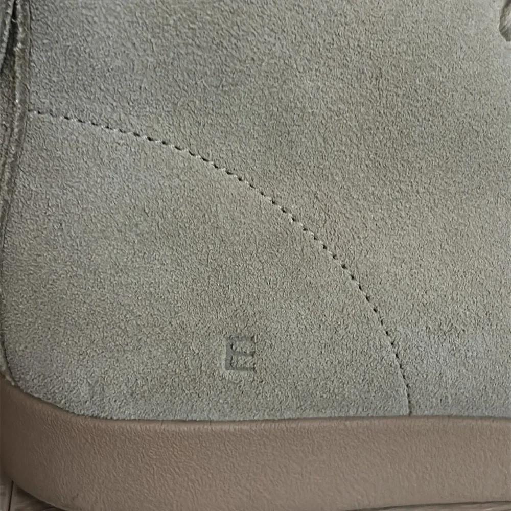 NWOB Everlane The Moc-Toe Boot | Pebble Suede Beige Lace up Chukka Boots - 8